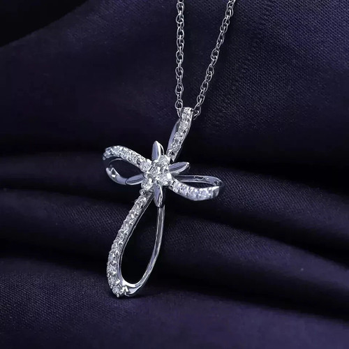 Collana con ciondolo croce